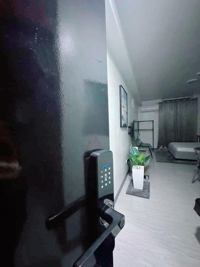 Cozy Unit Near Mactan Airport Furnish With Wifi, Netflix, Pool