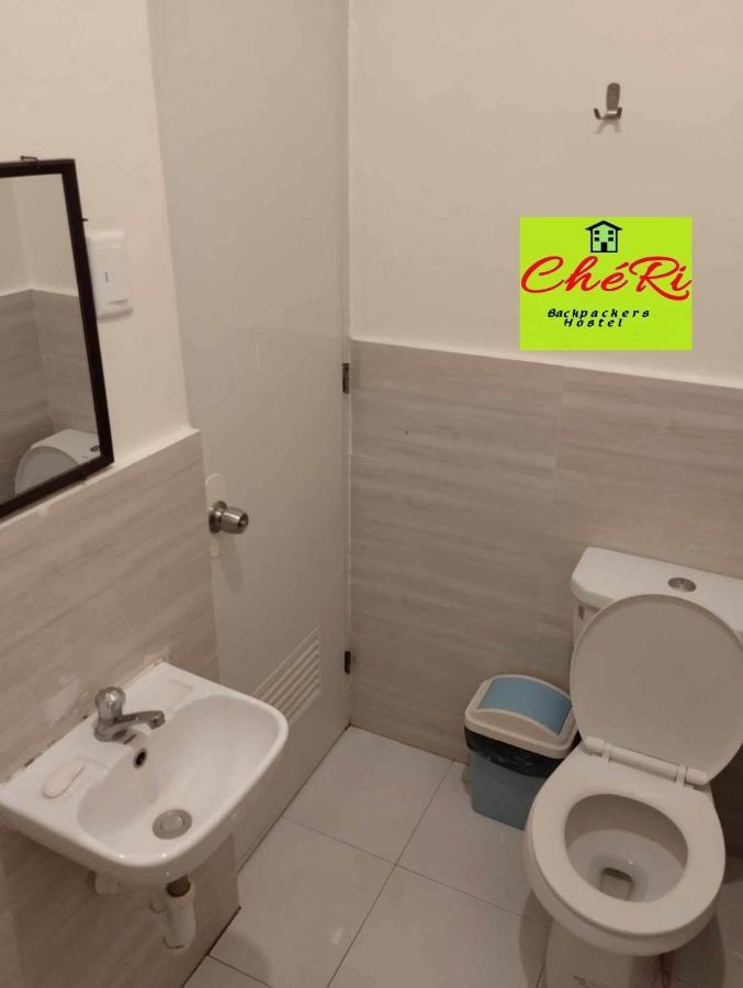Cheri Backpackers * Moalboal