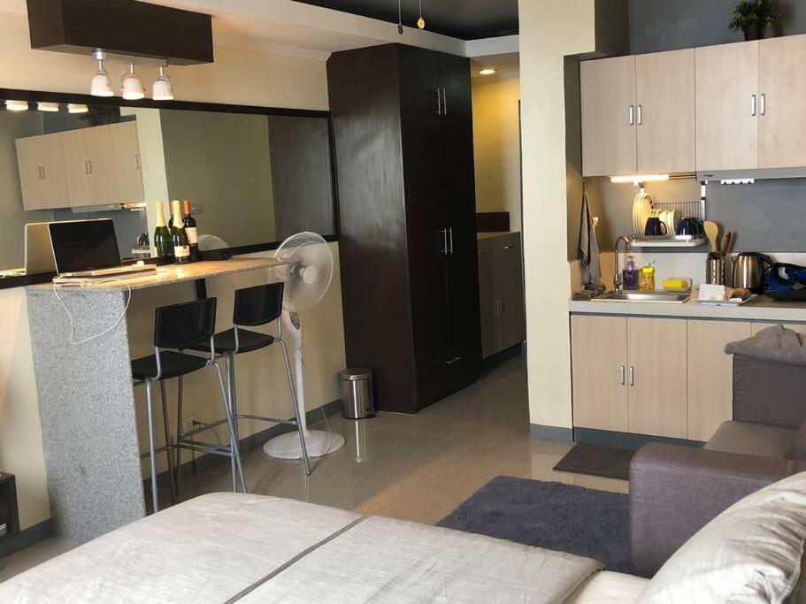 Cozy For Travelers And Apartment