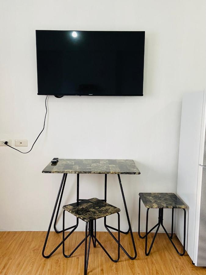 Apartment Stylish Comfy Studio And Workspace
