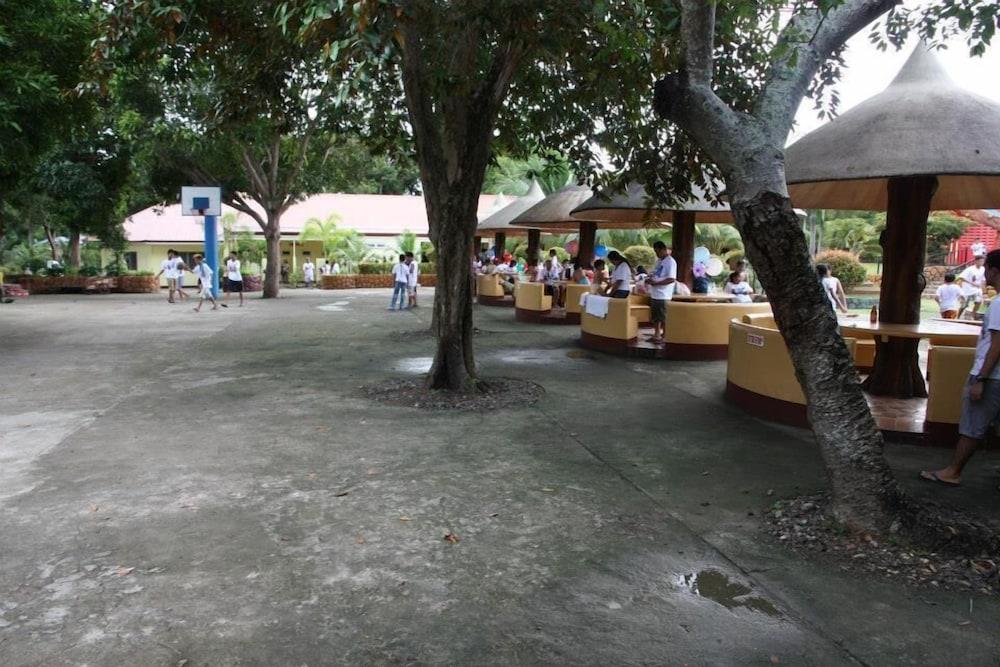 Hotel Hagnaya And Restaurant