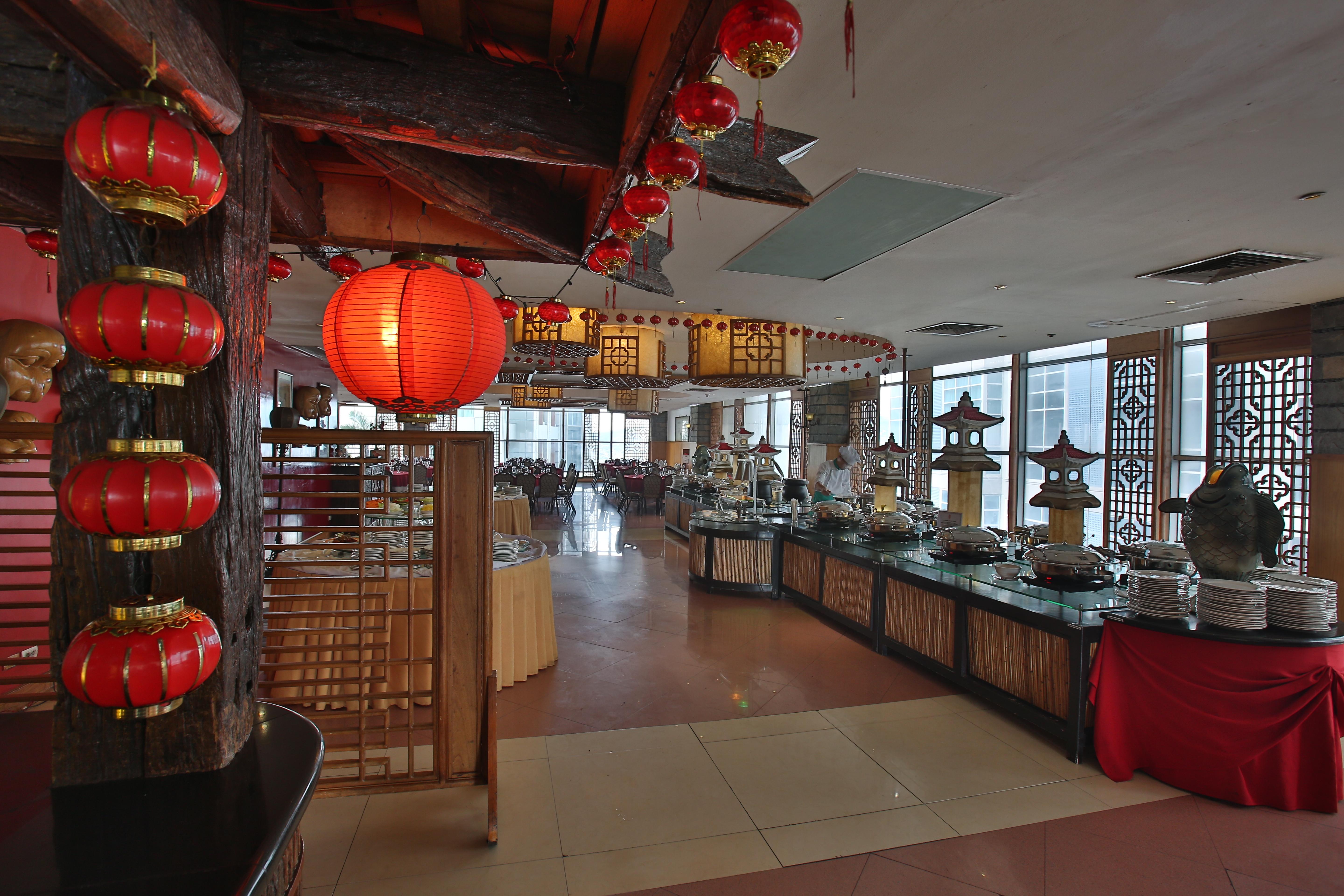 Hotel Crown Regency & Towers 4*