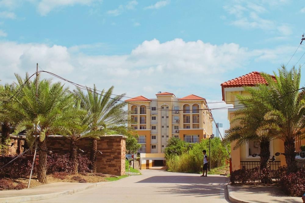 Hotel 2 Bedroom At San Remo Oasis Near Sm Seaside