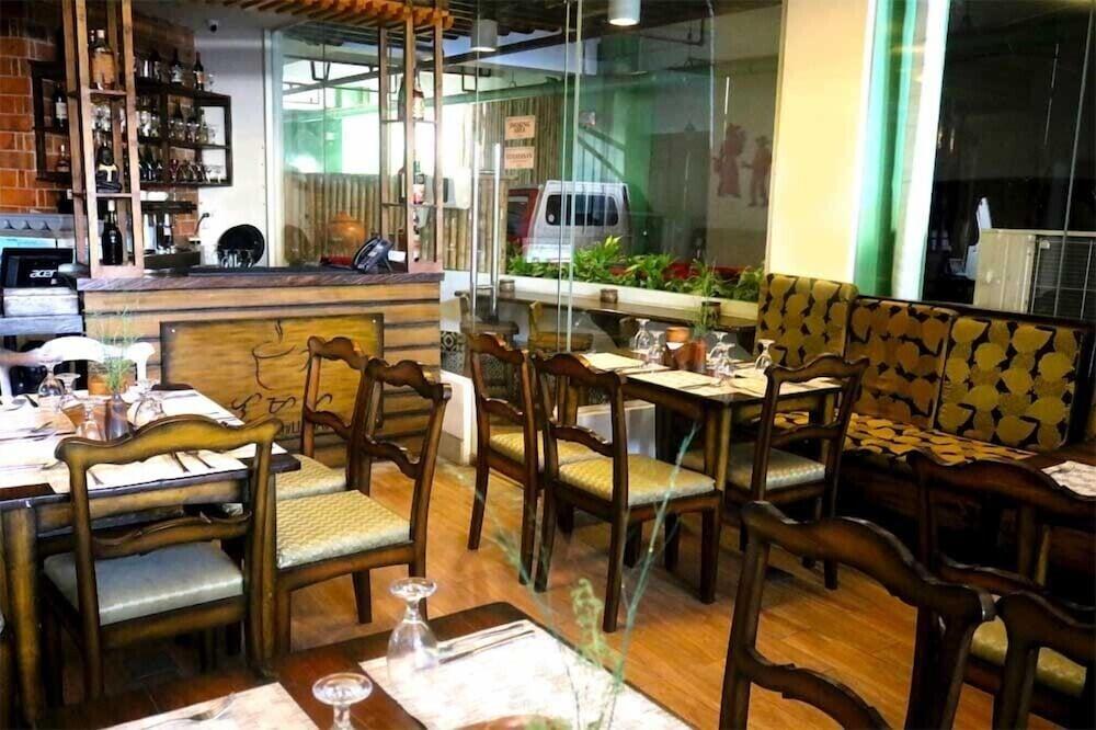 Palm Grass Cebu