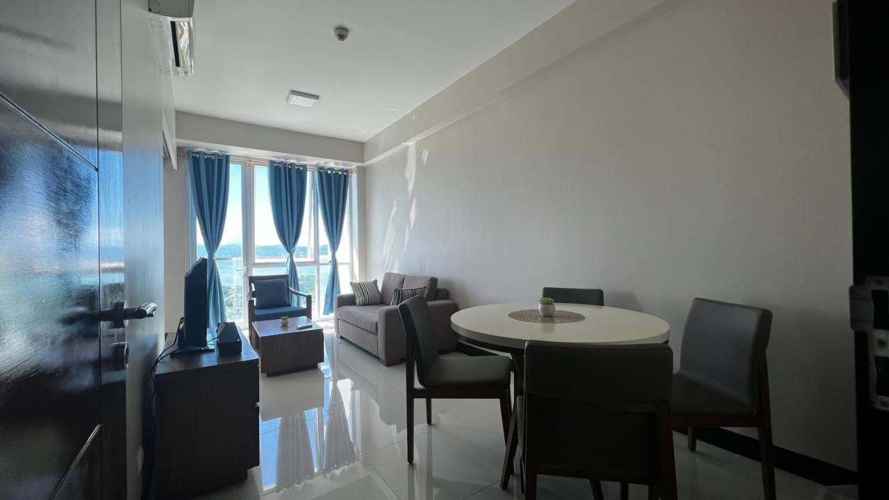 Mactan Airport View With Beach Condominuim Aparthotel