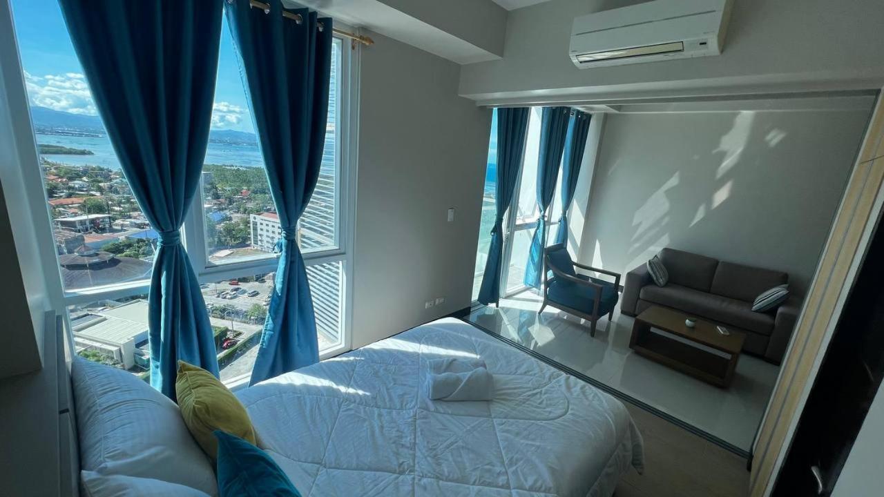 Mactan Airport View With Beach Condominuim