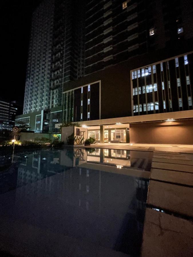 In It Park With Pool & Netflix Aparthotel Cebu