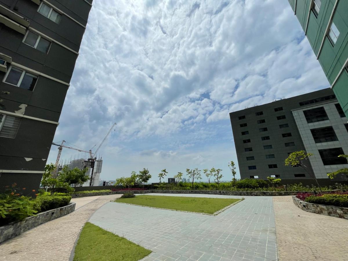 In It Park With Pool & Netflix Aparthotel Cebu