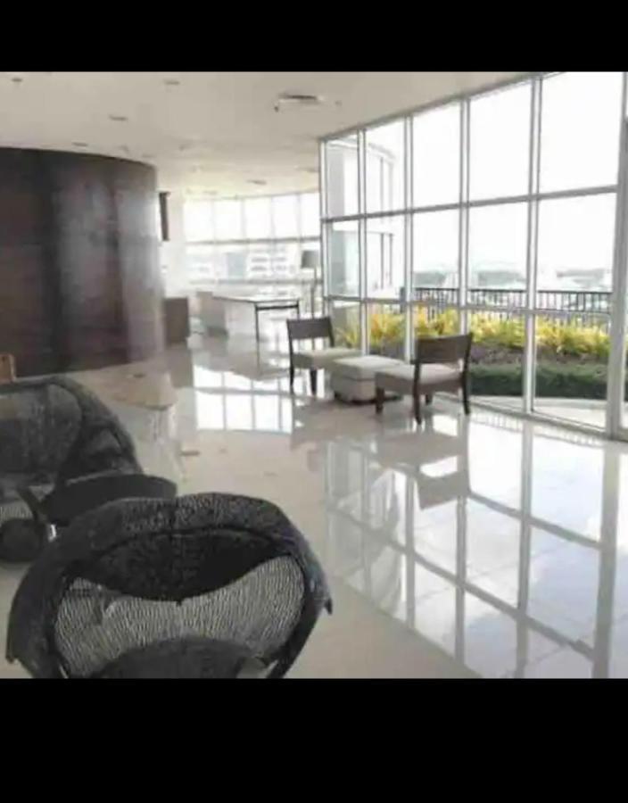 Calyx Residences, 18h *