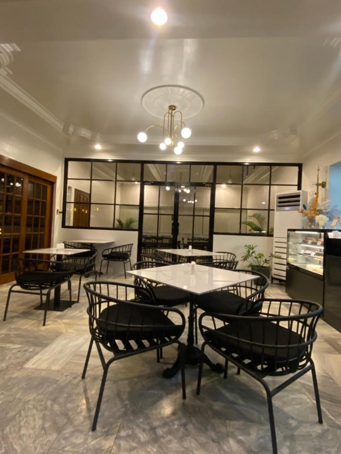 Honey Inside Bee Cafe At Ayala Area *