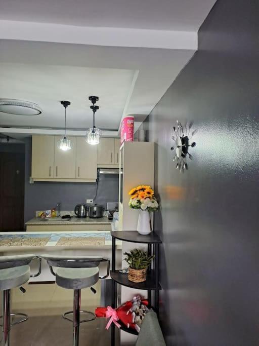Staycation At Ethon's Apartamento