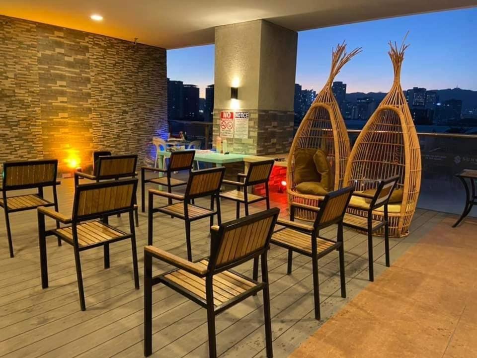 Affordable In Just Across Sm Mall Aparthotel Cebu
