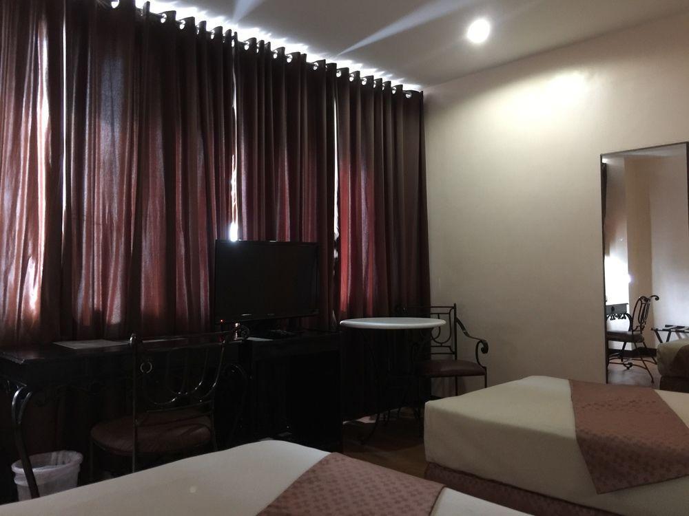 Hotel The Golden Peak & Powered By Cocotel Cebu