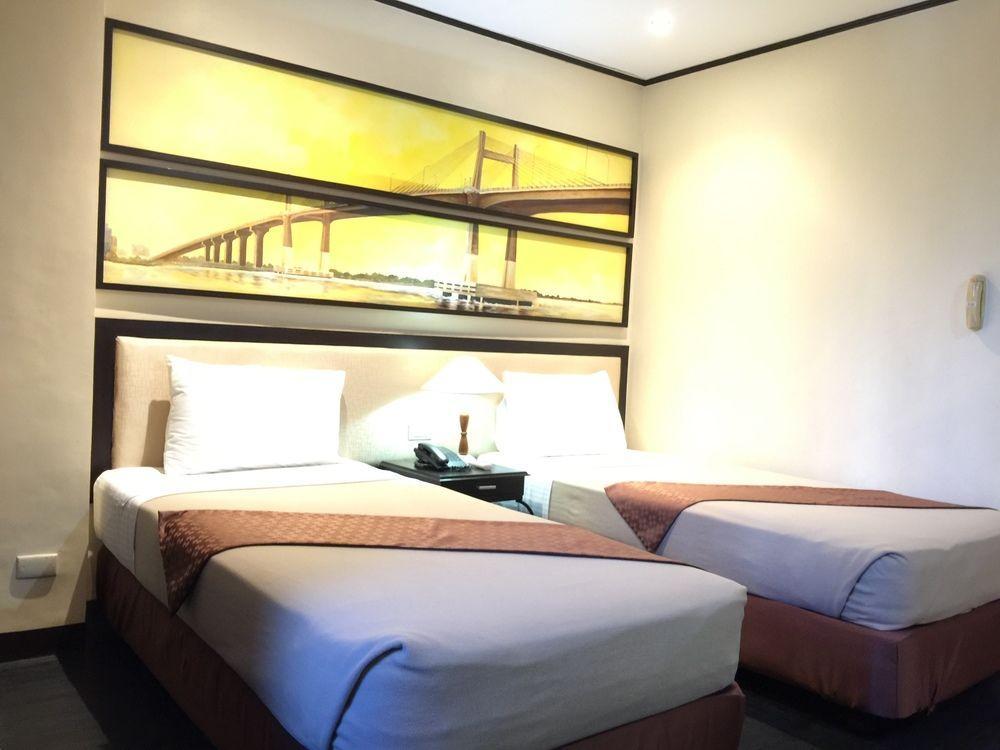 Hotel The Golden Peak & Powered By Cocotel Cebu