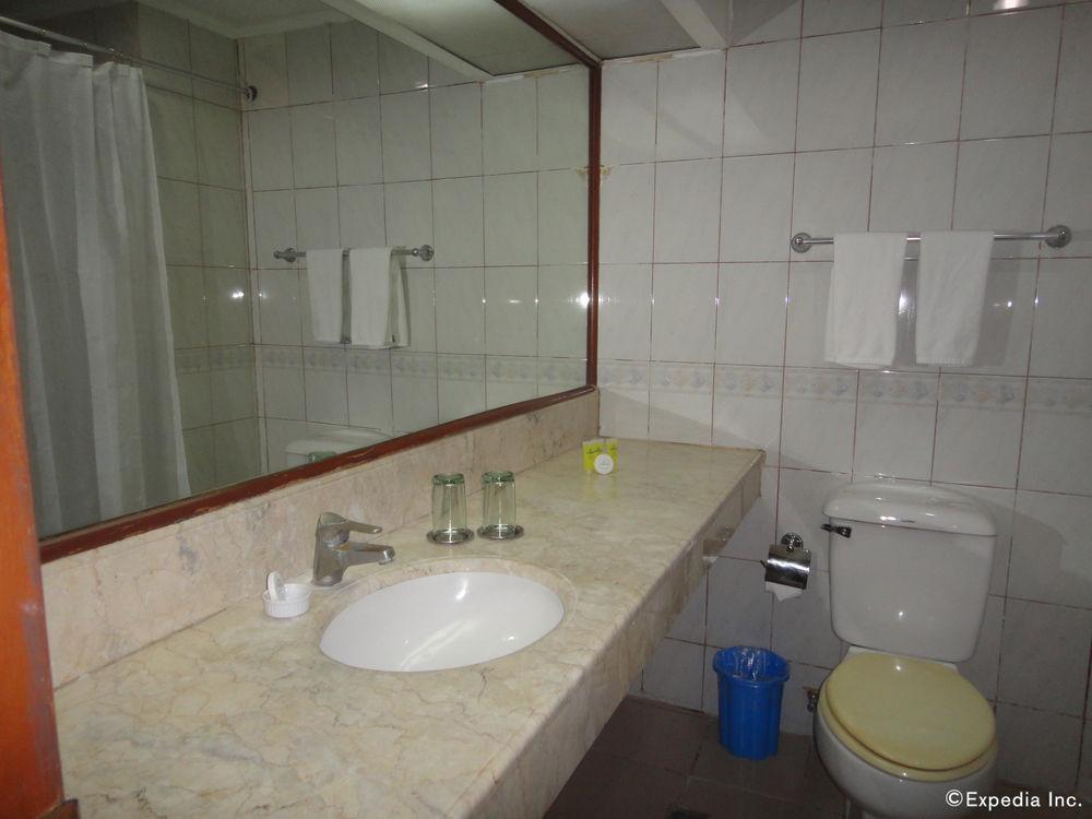 Hotel The Golden Peak & Powered By Cocotel 3*