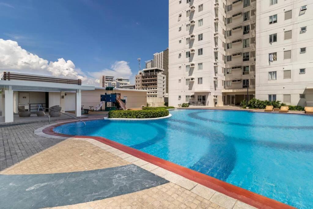 Urban Retreat At Avida Tower