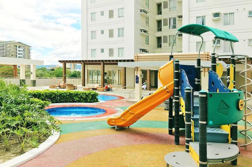 Urban Retreat At Avida Tower *
