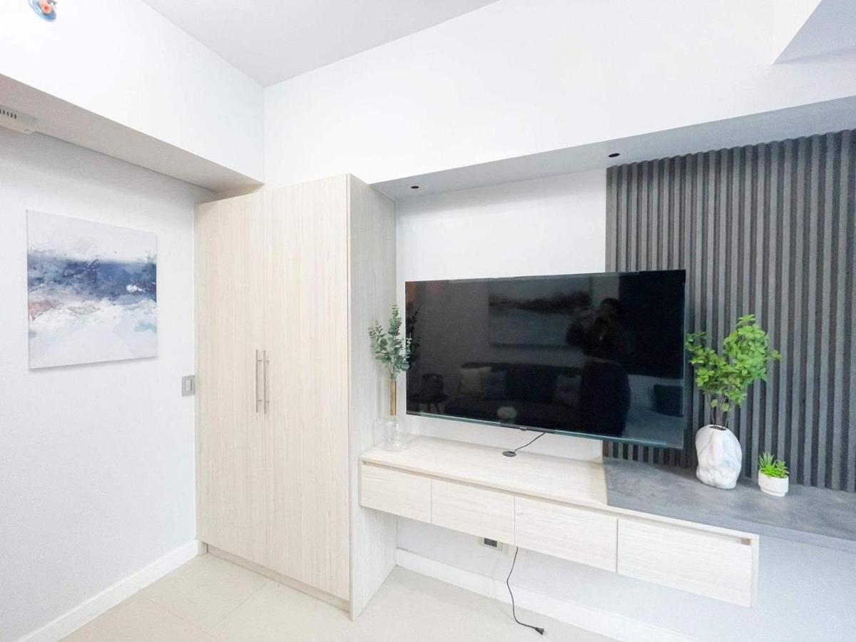 Apartment 38 Park Avenue Right In The Heart Of It Park Cebu, 55 Inches Tv, Wifi *