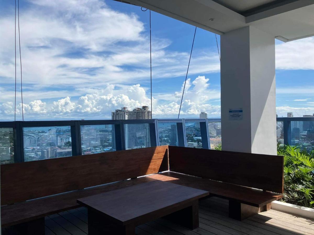 38 Park Avenue Right In The Heart Of It Park Cebu, 55 Inches Tv, Wifi Apartment *