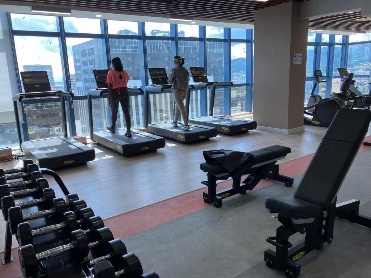 38 Park Avenue Right In The Heart Of It Park Cebu, 55 Inches Tv, Wifi Apartment *