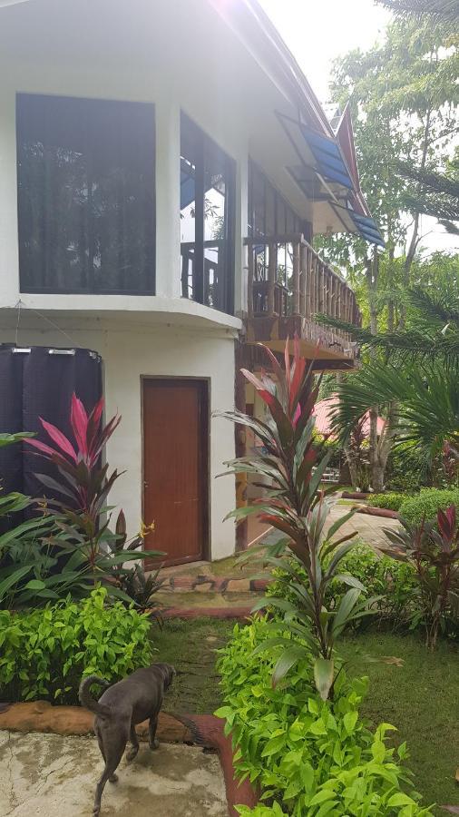 Paraiso Cave & Restaurant & *