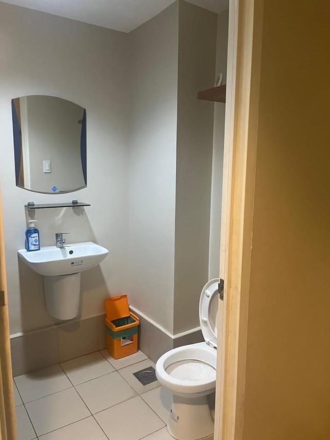 Across Sm Sunvida Tower Unit Bed & Breakfast *