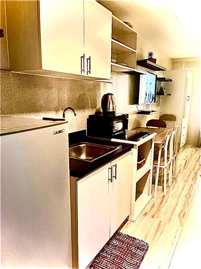 Across Sm Sunvida Tower Unit Bed & Breakfast