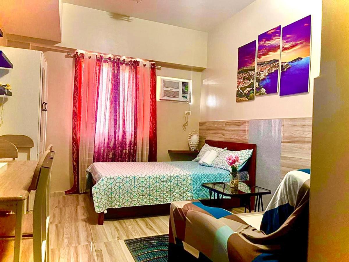 Across Sm Sunvida Tower Unit Bed & Breakfast *