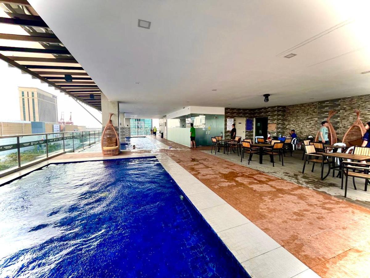 Across Sm Sunvida Tower Unit Bed & Breakfast *