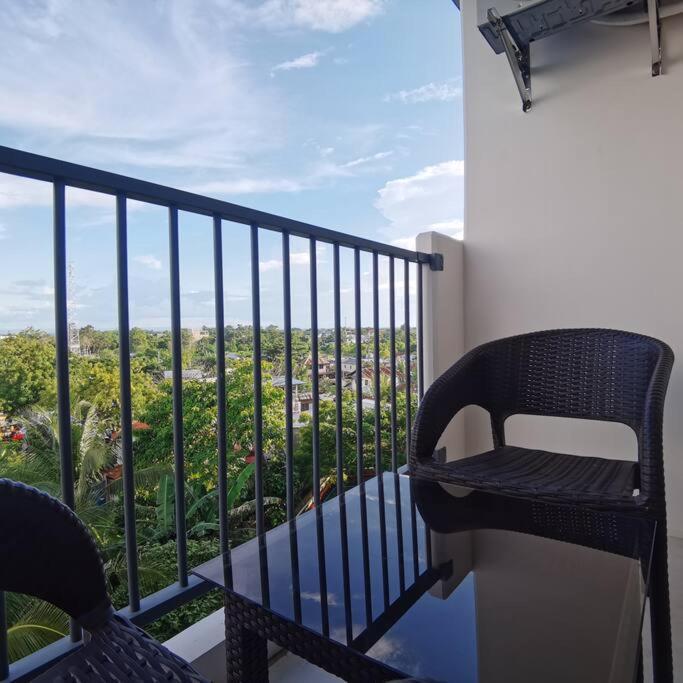Apartment Affordable W/ Wi-fi, Pool & Shower Heater *
