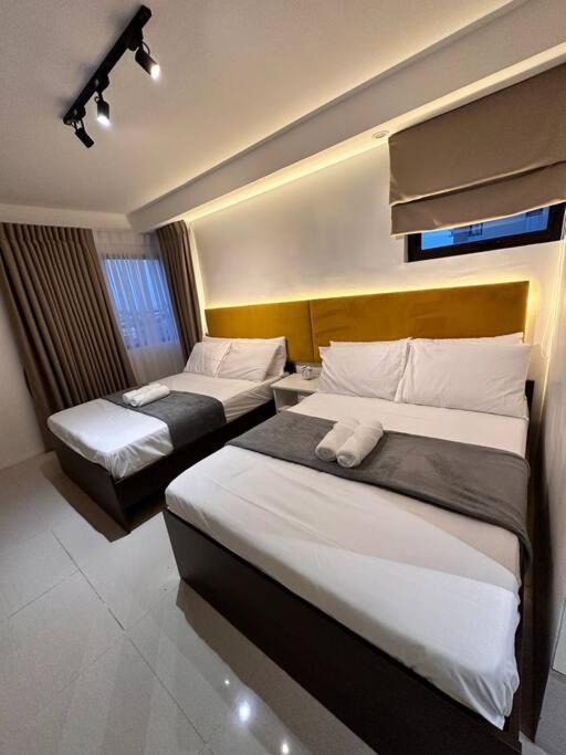 Living,the Persimmon Double Beds 4pax Apartment