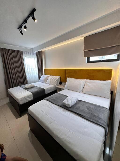 Living,the Persimmon Double Beds 4pax Apartment Cebu