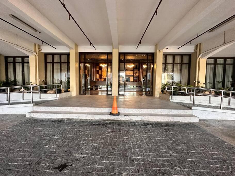 Living,the Persimmon Double Beds 4pax
