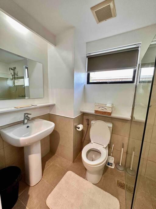 Living,the Persimmon Double Beds 4pax *