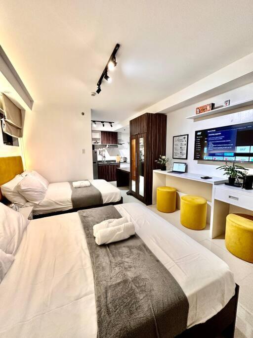 Living,the Persimmon Double Beds 4pax *