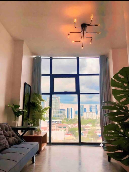 The Flat Apartment Adlawon
