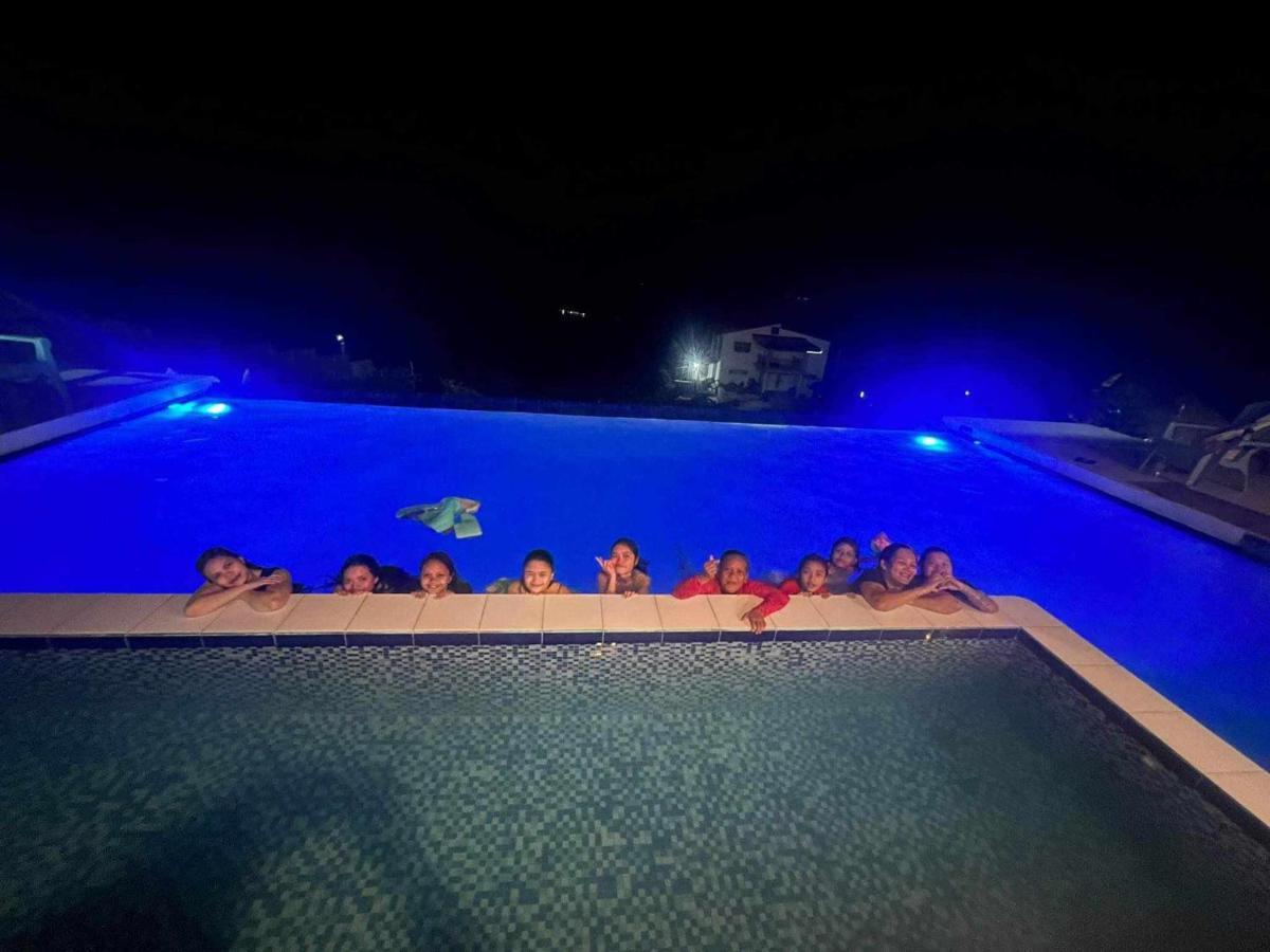 Scia Hills Exclusive 25pax Wifi Netflix Hbo Videoke Pool *