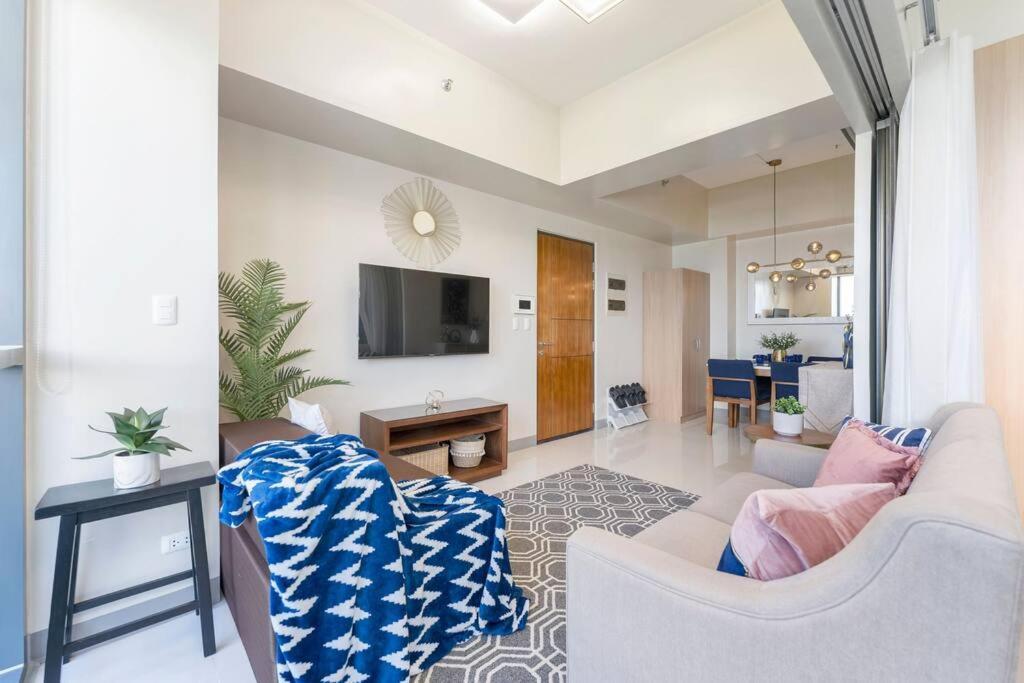 Apartment Omp 17j-t1, Seaview, Beach, Pool Access,near Airport, Fast Wi-fi, Netflix