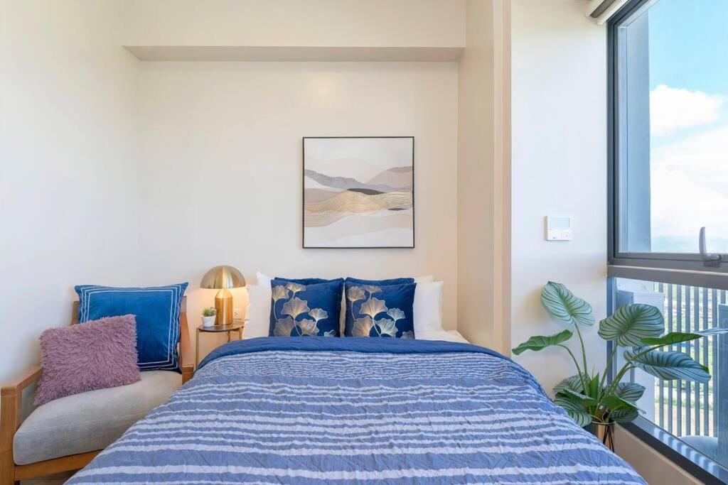 Omp 17j-t1, Seaview, Beach, Pool Access,near Airport, Fast Wi-fi, Netflix Apartment *