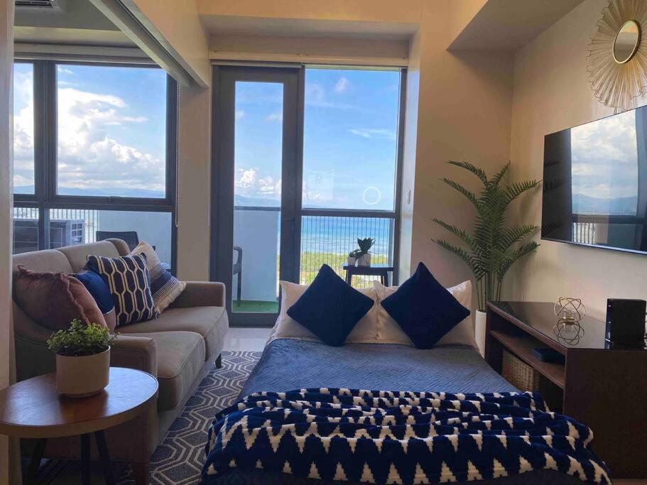 Omp 17j-t1, Seaview, Beach, Pool Access,near Airport, Fast Wi-fi, Netflix Apartment