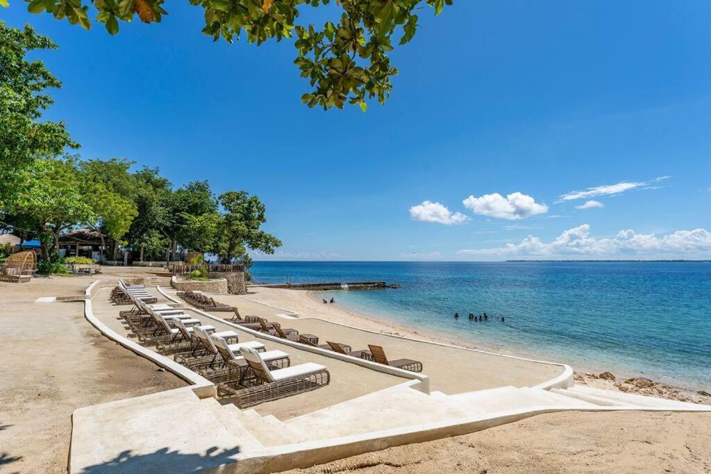 Apartment Omp 17j-t1, Seaview, Beach, Pool Access,near Airport, Fast Wi-fi, Netflix