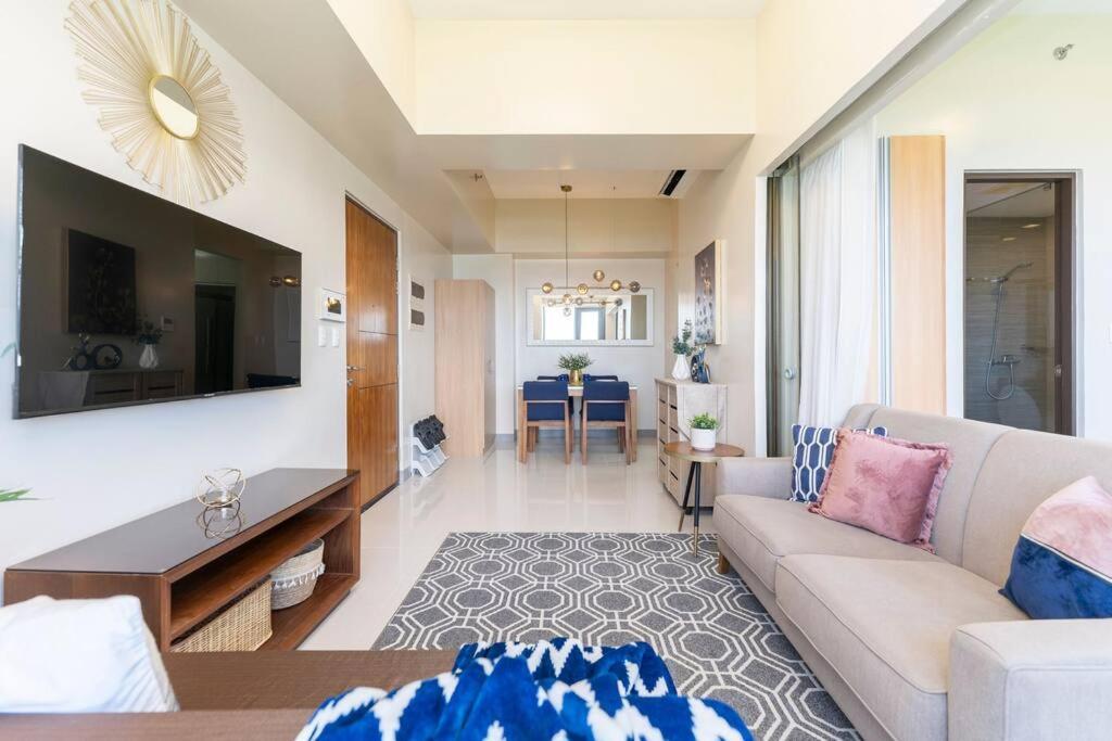 Apartment Omp 17j-t1, Seaview, Beach, Pool Access,near Airport, Fast Wi-fi, Netflix *
