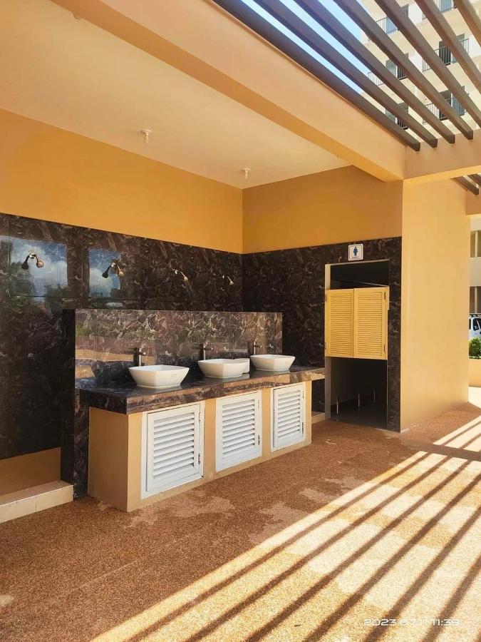 Nate & Athalia's Cityscape Condotel *