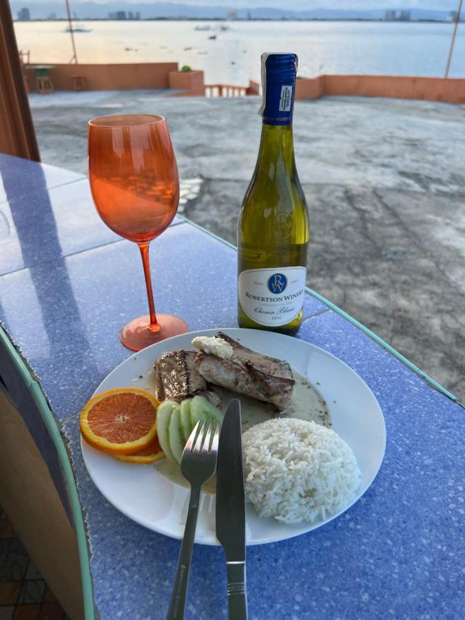 Resort Rainbow Beach Bar & *