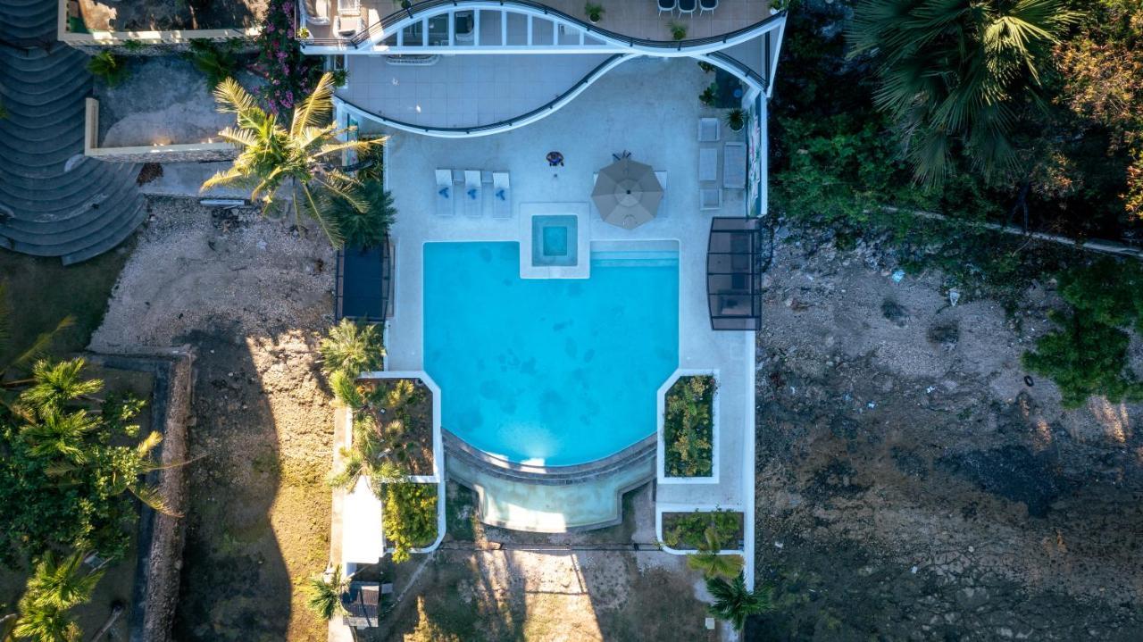 Andersson Beach House Cebu Pousada *