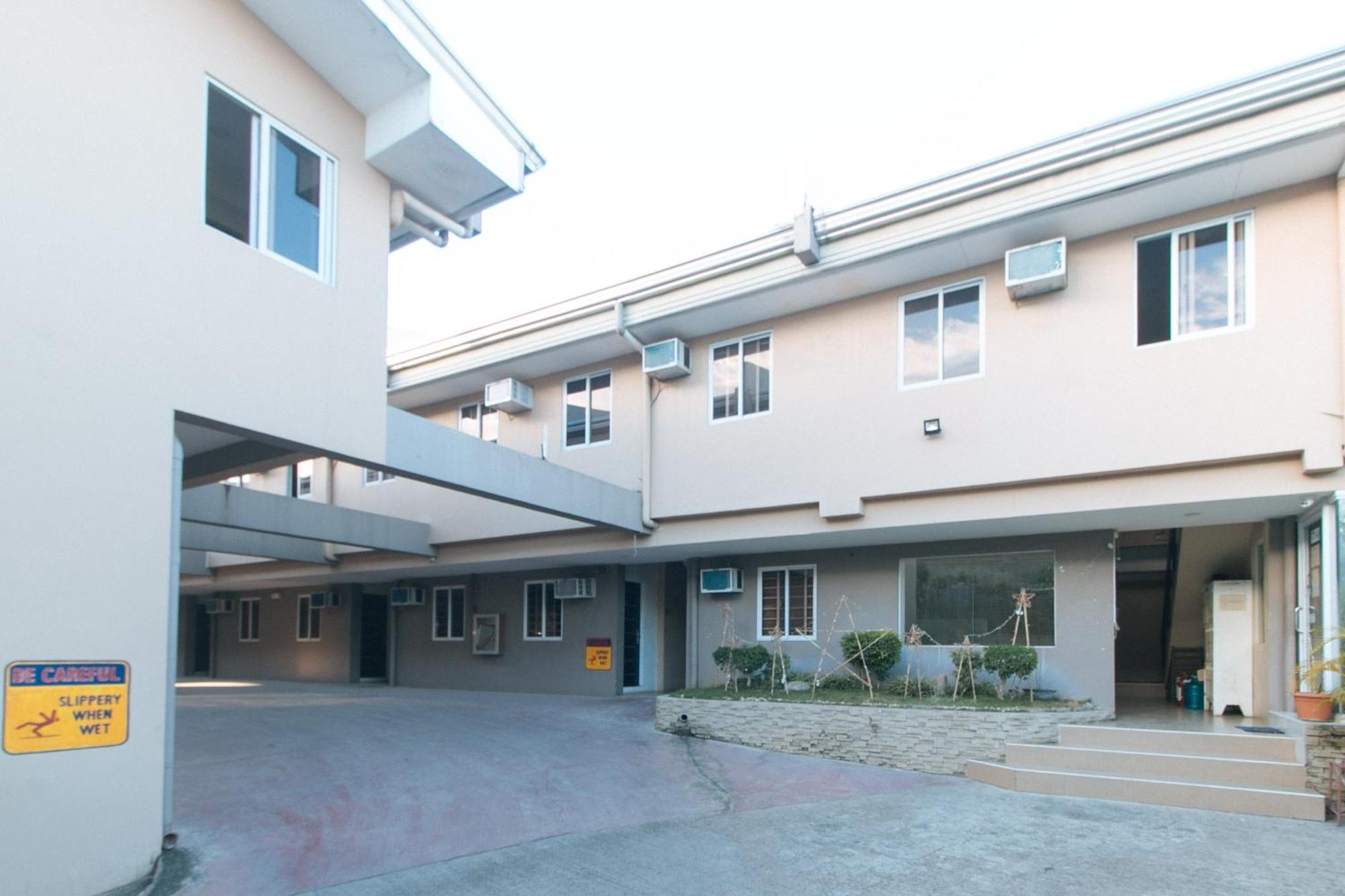 Reddoorz At Grand Apartelle Hernan Cortes Hotel 3*