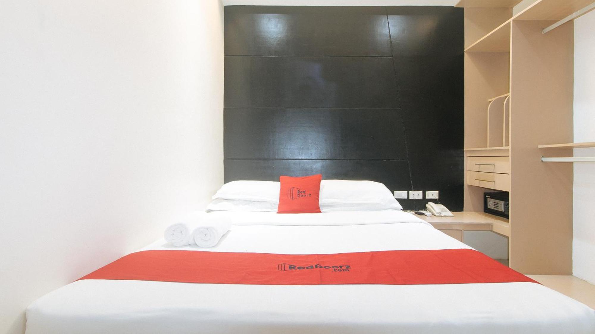Reddoorz At Grand Apartelle Hernan Cortes