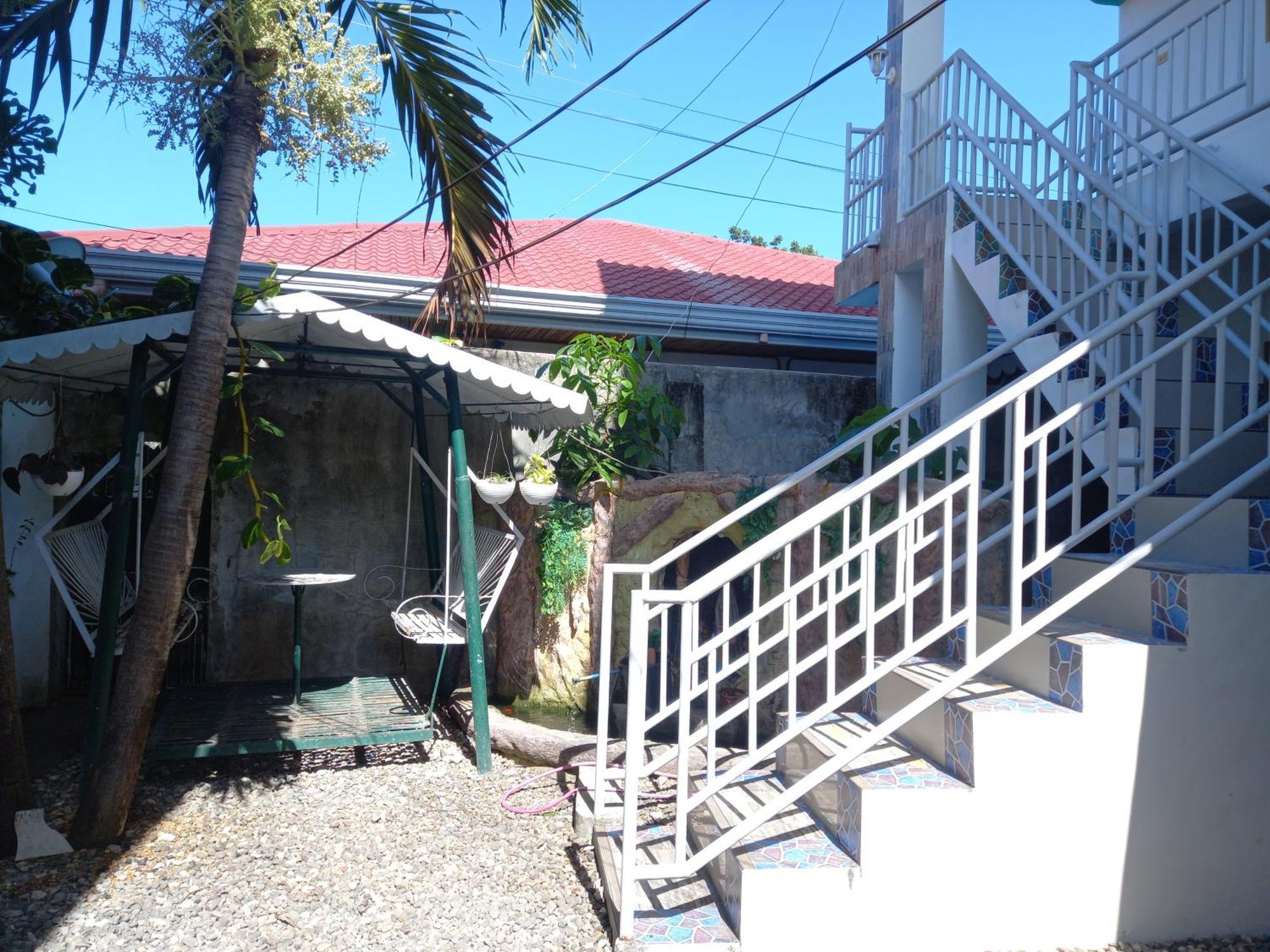 Rosita's By The Road Moalboal