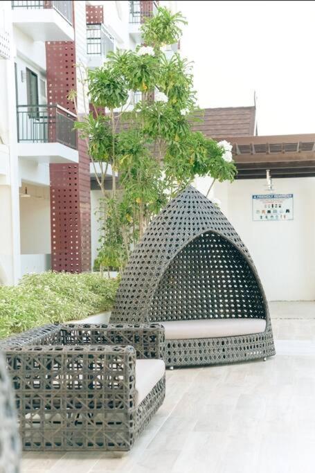 Apartment E&d Royal Oceancrest Mactan - 1br Full With Balcony And Rooftop With Panoramic View Near Airport