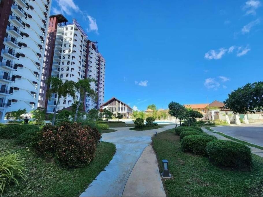 E&d Royal Oceancrest Mactan - 1br Full With Balcony And Rooftop With Panoramic View Near Airport